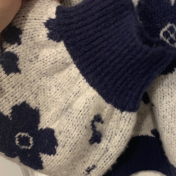 Lost + Wander Navy and Gray Floral Sweater M/L. NWOT - Picture 3 of 8